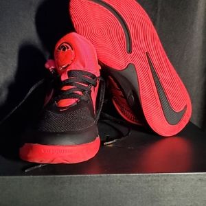 Basketball shoes